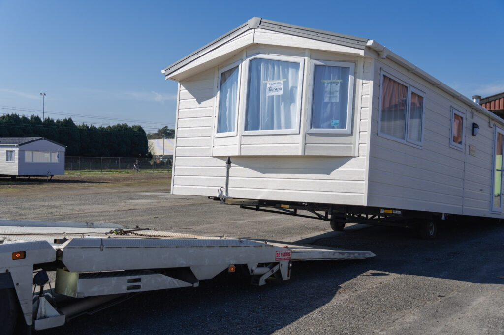 Stacaravon op zijn plaats zetten